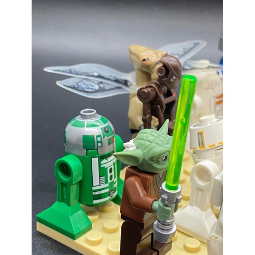 20 - 23 Lego Star Wars figures to include Princess Leia, R3-D5 Astromech droid & Geonosian warrior with w... 