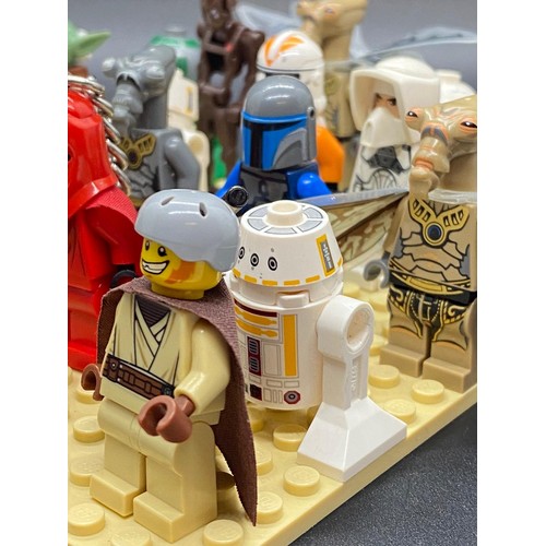 20 - 23 Lego Star Wars figures to include Princess Leia, R3-D5 Astromech droid & Geonosian warrior with w... 