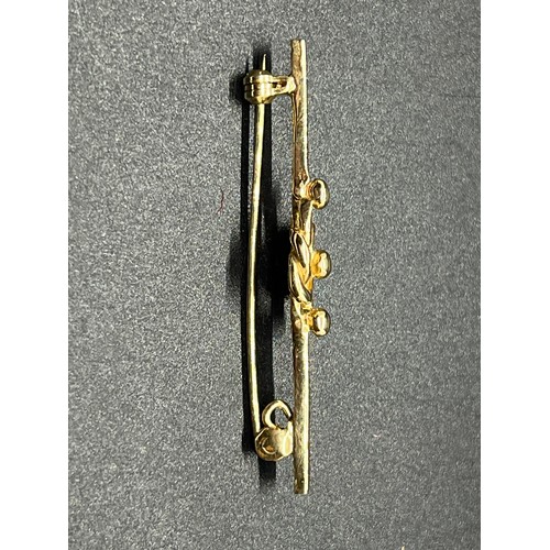 4 - 9ct gold brooch
3.51