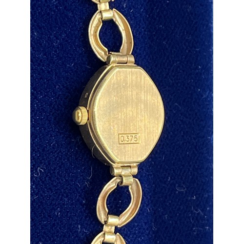 19 - Ladies 9ct gold watch
9.03 grams