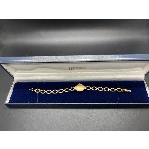 19 - Ladies 9ct gold watch
9.03 grams