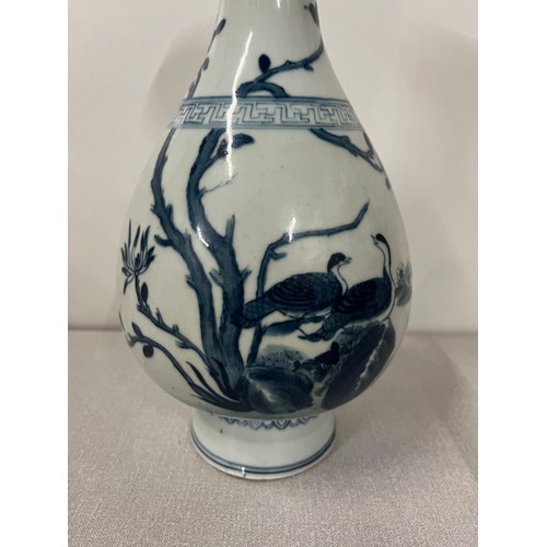 39 - Antique blue & white chinese vase 12