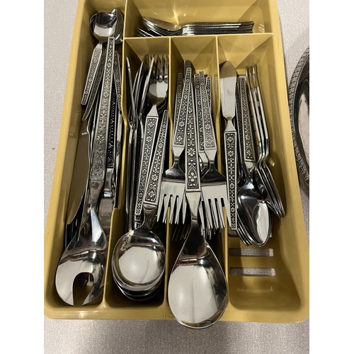 514 - selection of stainless steel cutlery