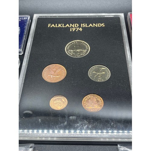 105 - Selection of coins to include Falkland Islands 1974 and British banknotes etc.