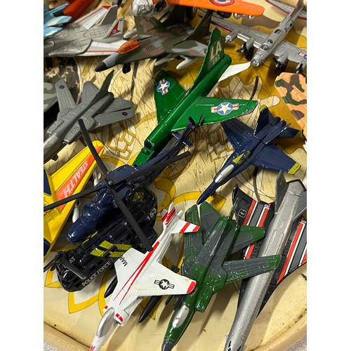 261 - Tray of diecast aeroplanes & helicopters