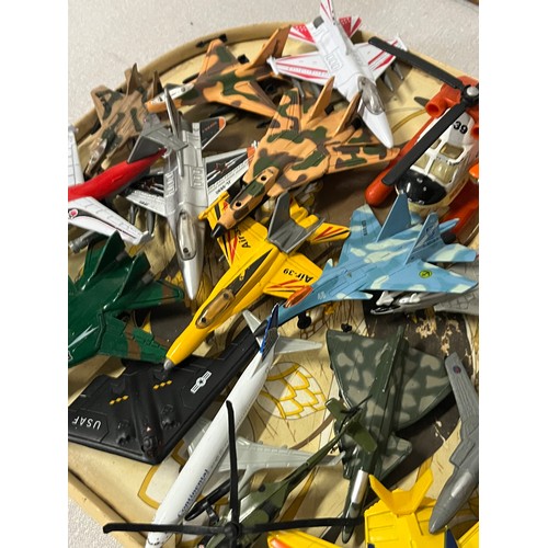 261 - Tray of diecast aeroplanes & helicopters