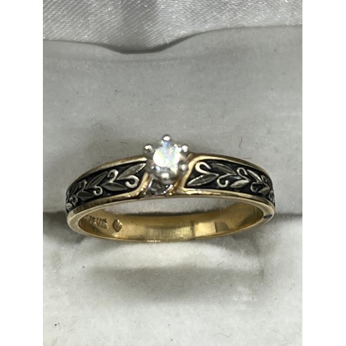 18 - 14kt gold & diamond ladies ring