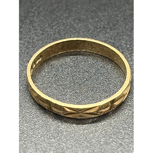 22 - 9ct gold ladies ring