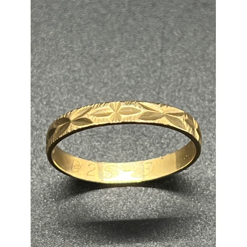 22 - 9ct gold ladies ring