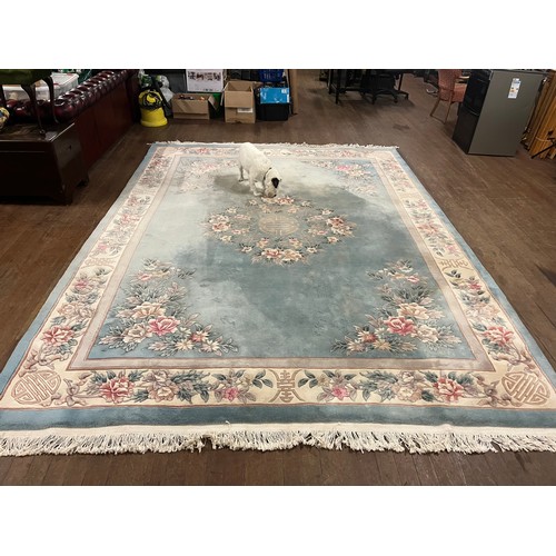 109 - Extra Large oriental style 100% wool rug, 8ft 8