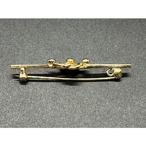 4 - 9ct gold brooch
3.51