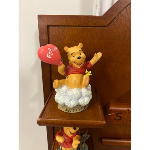 65 - New Danbury Mint Winnie the Pooh perpetual calendar figurines & display unit 16