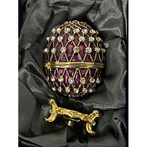 164 - 10 Atlas editions Faberge style decorative eggs with stands. (8 boxed)