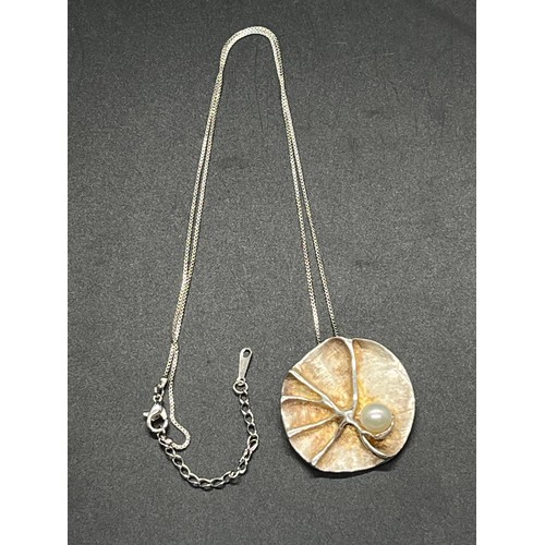 49 - silver chain & pendant with pearl