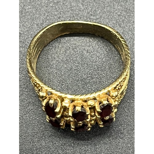 178 - 14kt gold ring set with six garnets 5.16