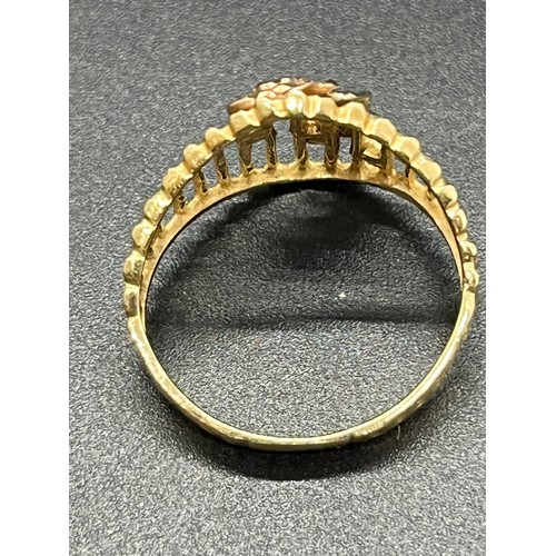 179 - 14kt gold ring with rose design 2.94 grams