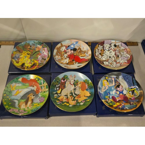 267 - 18 Boxed Disney Classics collector plates exclusively for Kenley's all with display stands.