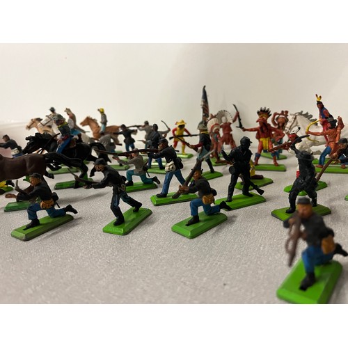 136 - quantity of vintage britians deetail soldiers 1971 along with tub of plastic indians etc