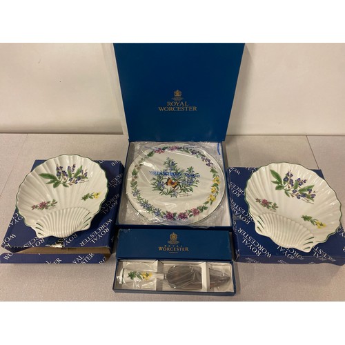 199 - All boxed Royal Worcester 'Herbs' cake plate & knife along with  2 shell plates.