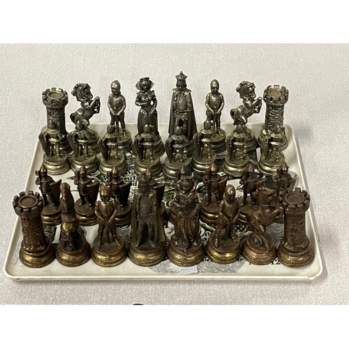 92 - Heavy metal 1960s mid century Italian Fontanini medieval chess set largest piece 4