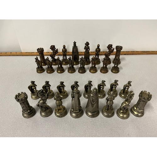 92 - Heavy metal 1960s mid century Italian Fontanini medieval chess set largest piece 4