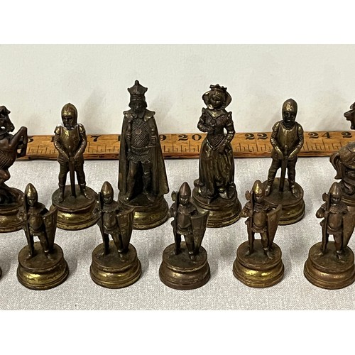 92 - Heavy metal 1960s mid century Italian Fontanini medieval chess set largest piece 4