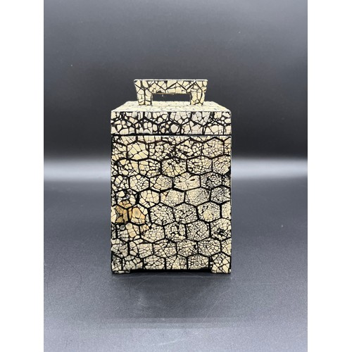 80 - Vintage Art Deco style black lacquer and Coqyille D'oeuf (broken eggshell) lidded box. 8
