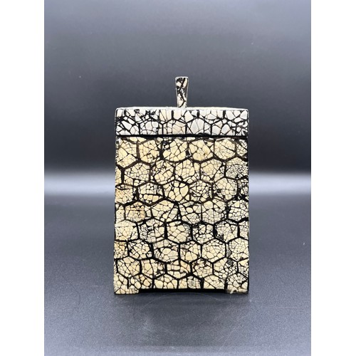 80 - Vintage Art Deco style black lacquer and Coqyille D'oeuf (broken eggshell) lidded box. 8