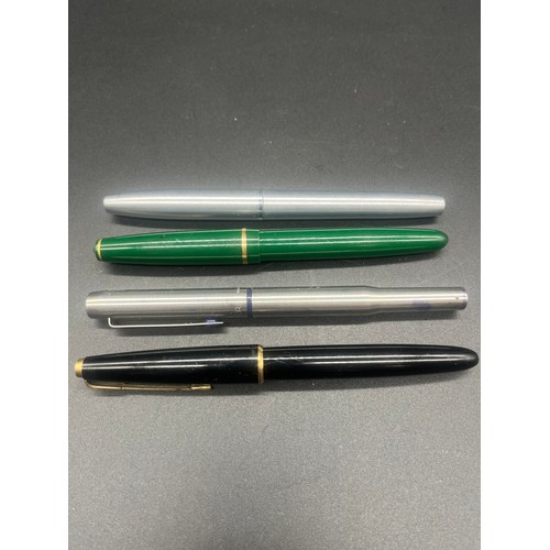 4 x vintage fountain pens - Parker with 14ct gold nib, Conway with 14ct ...