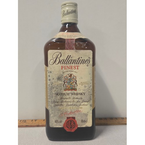 346 - Vintage bottle of Ballentines Finest Scotch whisky70cl 40%,