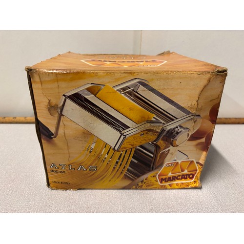 386 - Vintage Italian Mercato atlas 150 pasta making machine in original box with instructions.