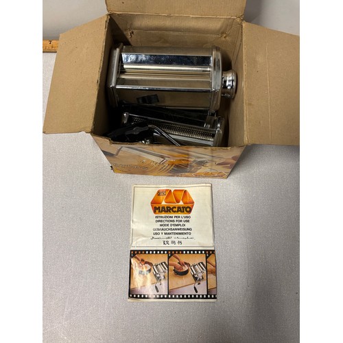 386 - Vintage Italian Mercato atlas 150 pasta making machine in original box with instructions.