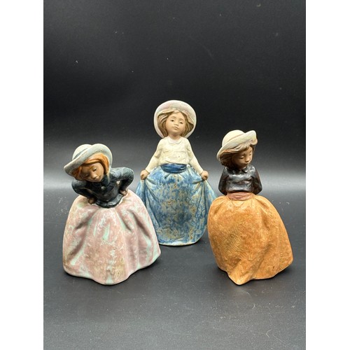 244 - 3 Nao by Lladro matt figurines, tallest is 6.5