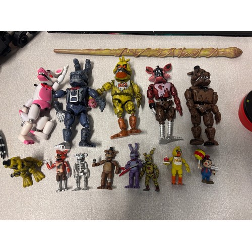 392 - Selection of toys to include Hermione grangers wand, Pokémon pokedex game with energy cards and tin,... 