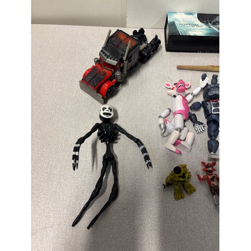 392 - Selection of toys to include Hermione grangers wand, Pokémon pokedex game with energy cards and tin,... 