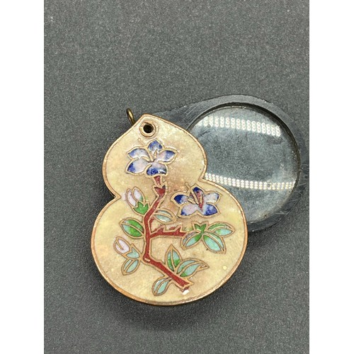 64 - Vintage 1930's Czech glass brooch set in filigree metal along with 3 other vintage brooches and Cloi... 