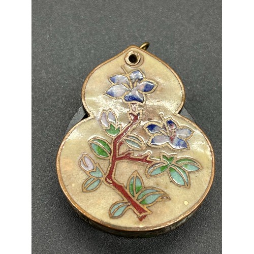 64 - Vintage 1930's Czech glass brooch set in filigree metal along with 3 other vintage brooches and Cloi... 