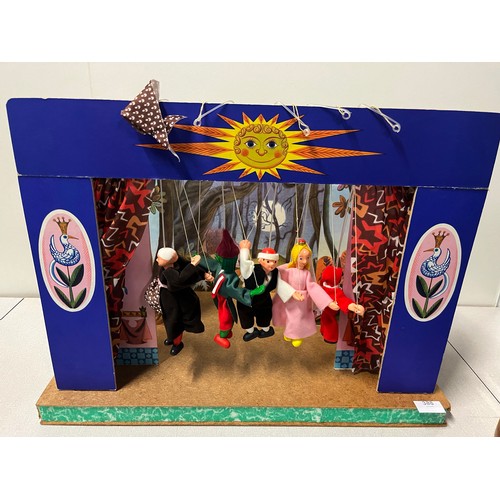 388 - Vintage Heritage collection fantasy puppet theatre with 5 puppets.