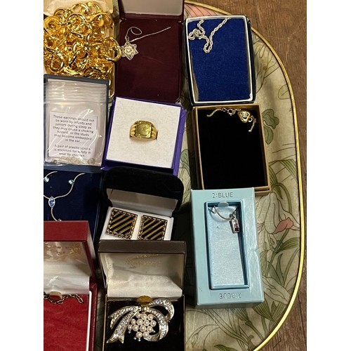 92 - Tray of mixed costume jewellery