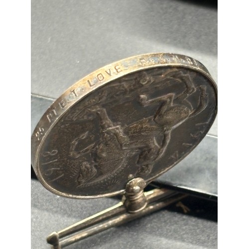 79 - A set of british world war 1 campaign medals, 1914-15 star, the british war medal & the victory meda... 