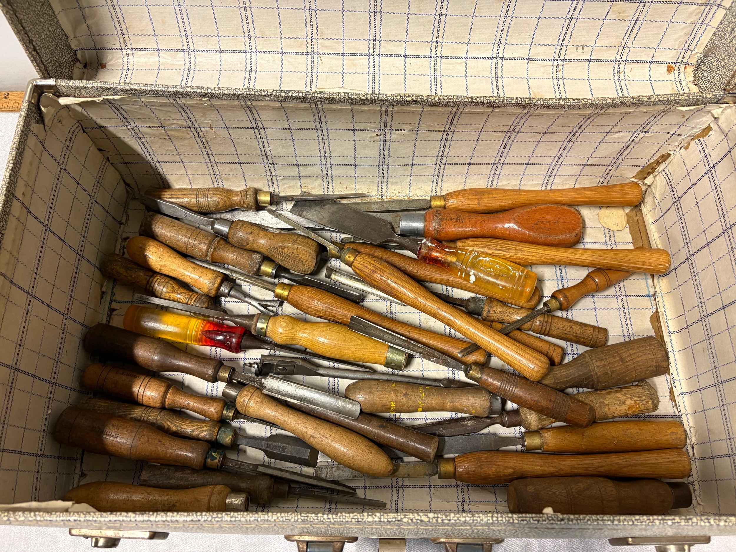 Large collection of vintage chisels to include Marples etc. in vintage ...