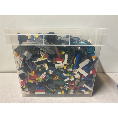 2 boxes full of Lego 8kg