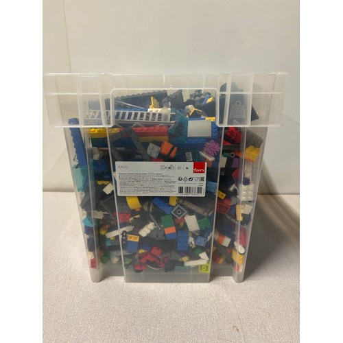 2 boxes full of Lego 8kg