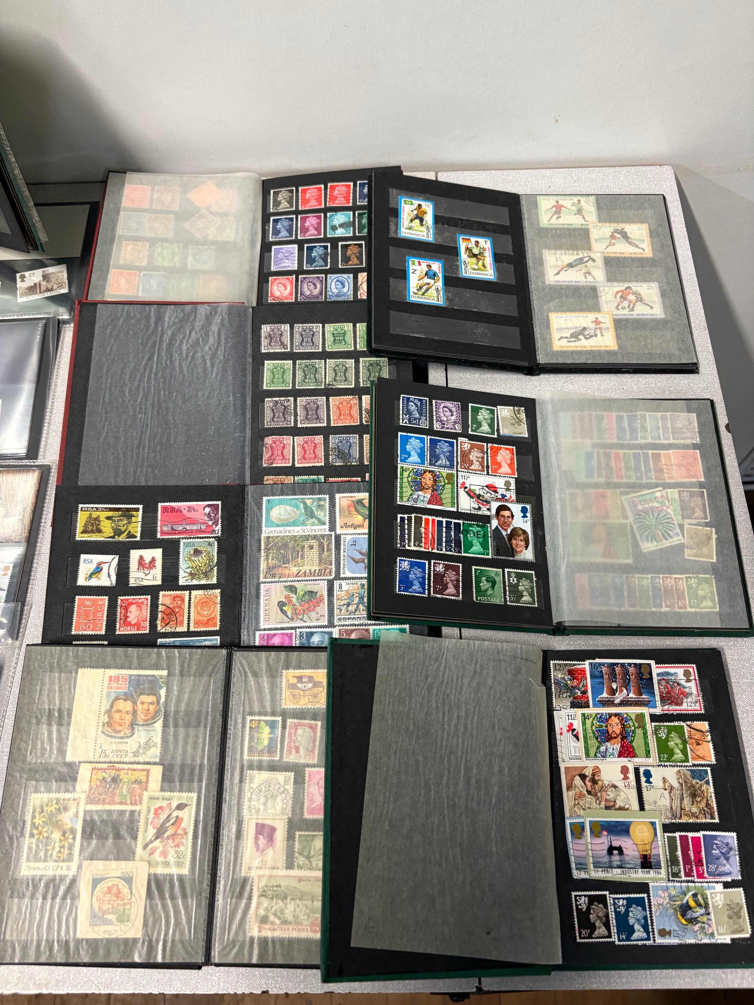 Stamp collection comprising GB and world stamps to include 8 small ...