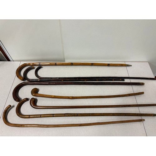 100 - Selection of 8 vintage walking sticks.