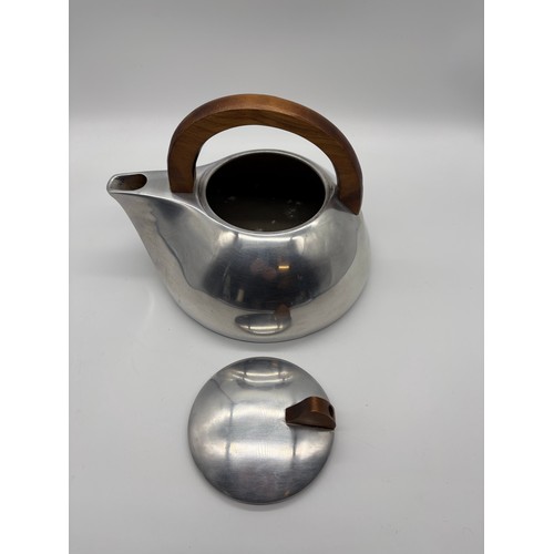 120 - A Picquot ware k3 kettle