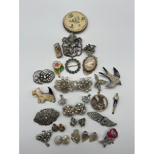 86 - Collection of vintage costume jewellery to include brooches and earrings along with Vanity Fair comp... 