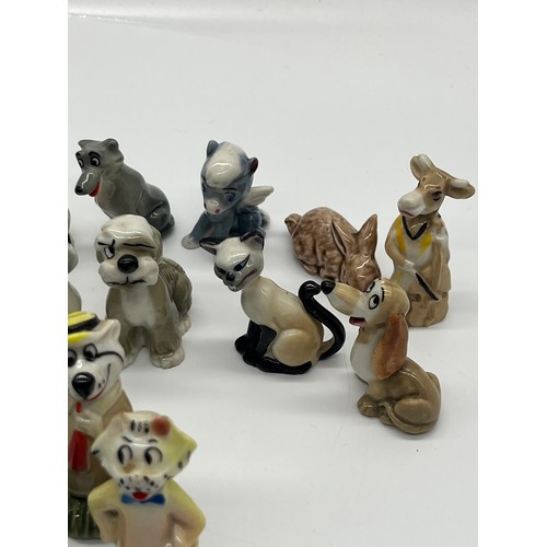 140 - Selection of wade miniatures to include Yogi bear, Huckleberry hound, Mr Jinx, Si, Am and Tramp etc ... 