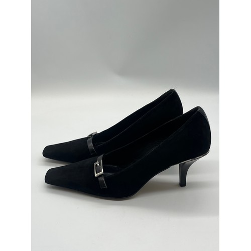 35 - Vintage 1998 Gucci by Tom Ford suede kitten heels. Size 5/38