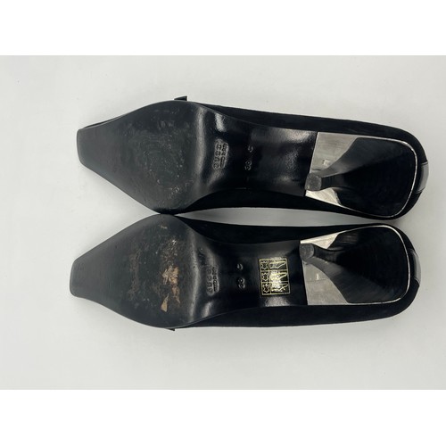 35 - Vintage 1998 Gucci by Tom Ford suede kitten heels. Size 5/38